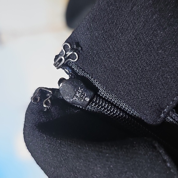 Theory Zippered Ankle‎ Black Alettah Pleated Crop Pants Size 2 - Picture 6 of 7